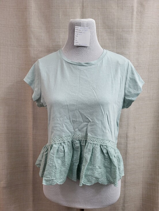 OAK Tops - Oak & Trellis Women's Mint Green Short Sleeve Peplum Eyelet Lace Hem Top Size M